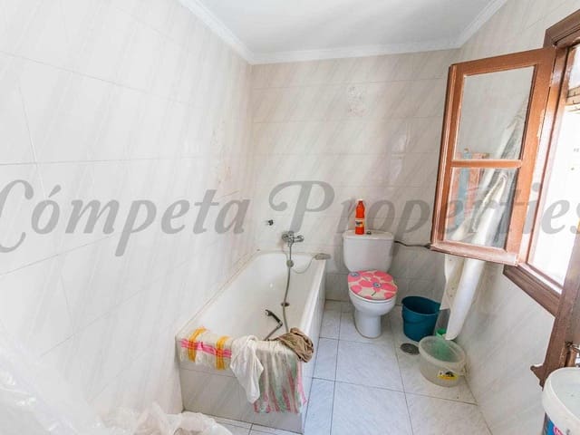 Image No.11-3 Bed Townhouse for sale