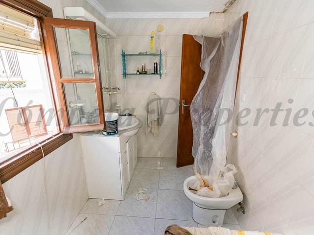 Image No.12-3 Bed Townhouse for sale