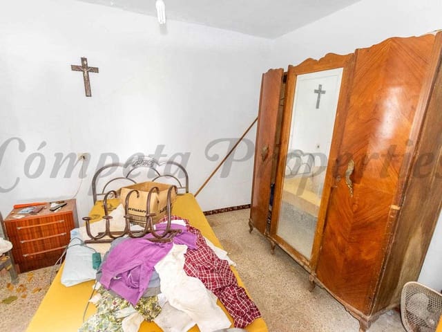 Image No.15-3 Bed Townhouse for sale