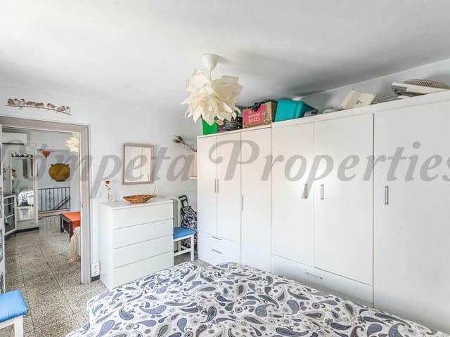 Image No.13-1 Bed Townhouse for sale