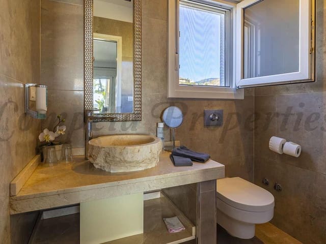 Image No.10-4 Bed Villa for sale