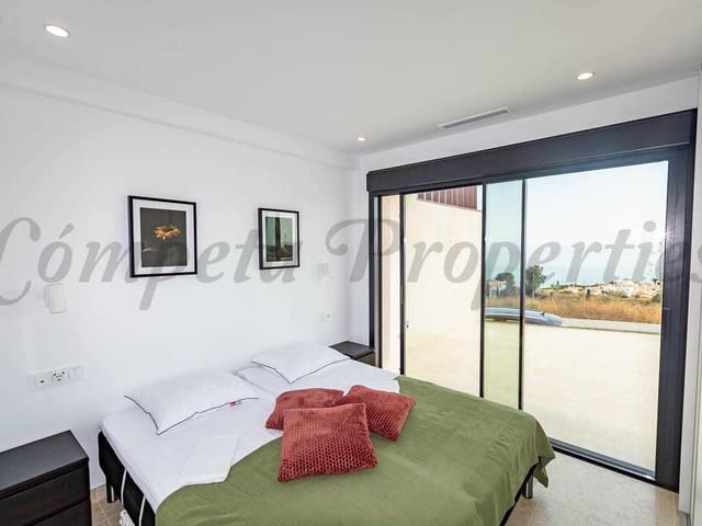 Image No.10-3 Bed Villa for sale