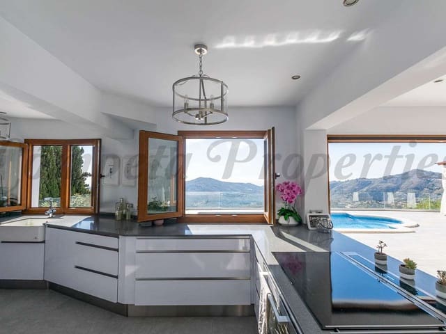 Image No.8-5 Bed Villa for sale