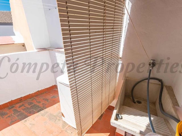 Image No.19-3 Bed Townhouse for sale