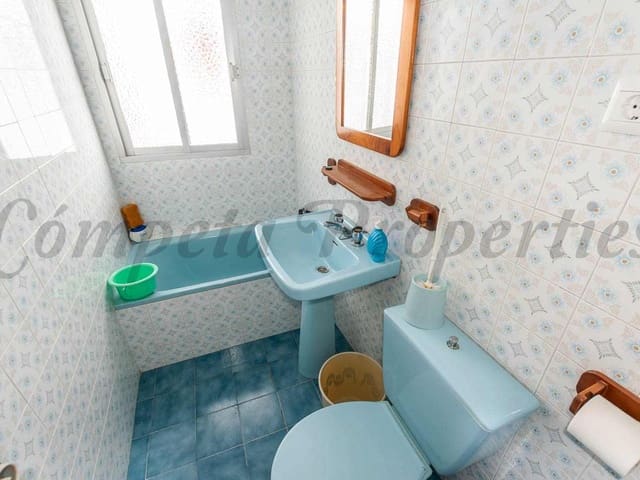 Image No.12-3 Bed Townhouse for sale