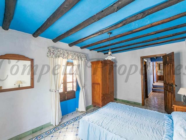 Image No.12-4 Bed Townhouse for sale