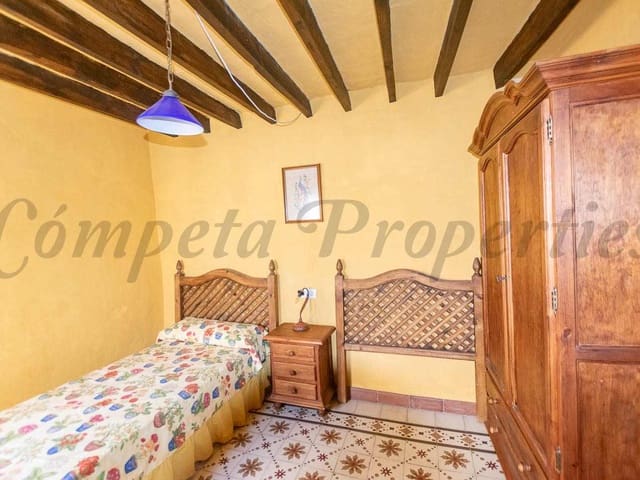 Image No.13-4 Bed Townhouse for sale