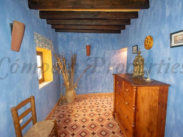 Image No.17-4 Bed Townhouse for sale