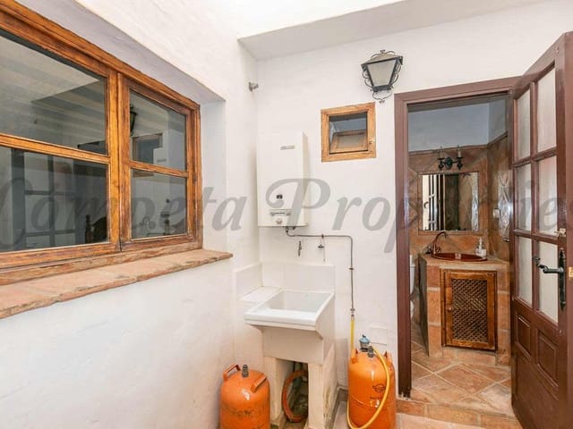 Image No.18-4 Bed Townhouse for sale