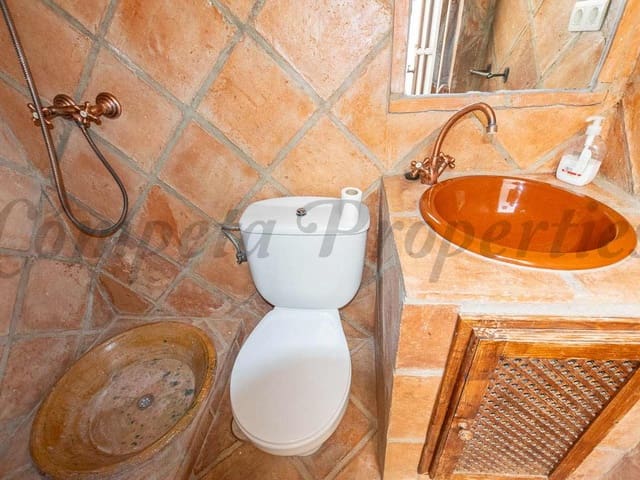 Image No.19-4 Bed Townhouse for sale