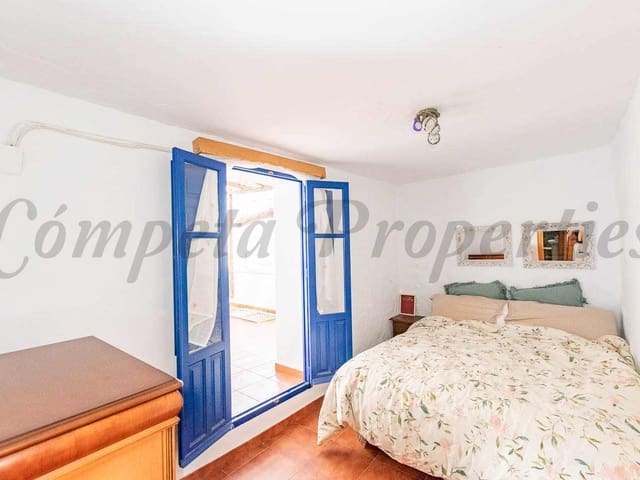 Image No.13-3 Bed Townhouse for sale