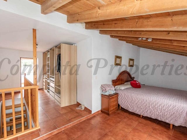 Image No.18-3 Bed Townhouse for sale