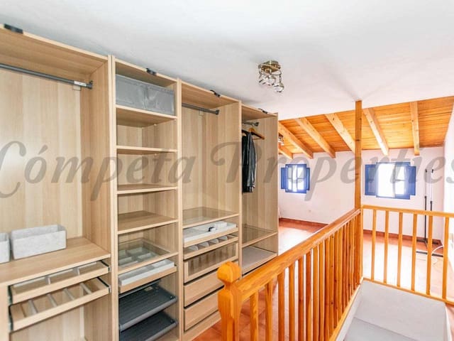 Image No.20-3 Bed Townhouse for sale