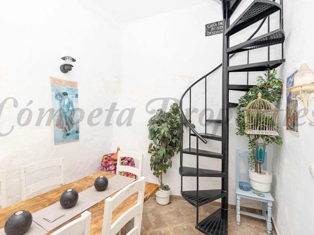 Image No.9-2 Bed Townhouse for sale