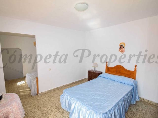 Image No.11-3 Bed Townhouse for sale