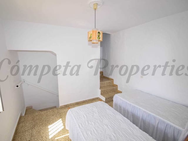 Image No.12-3 Bed Townhouse for sale