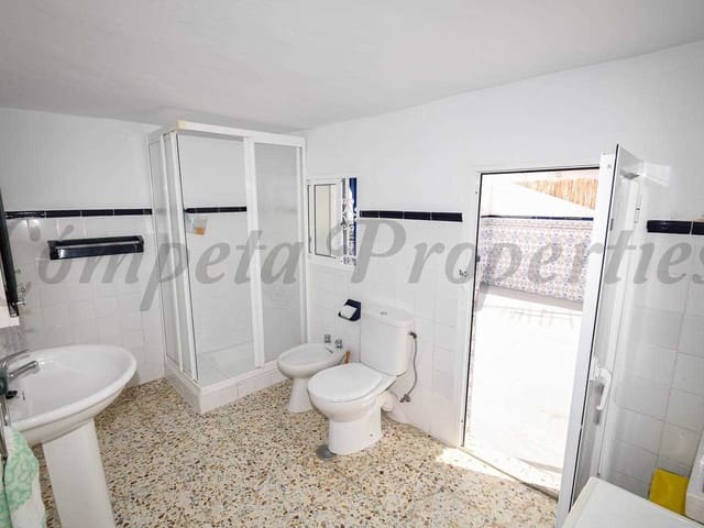 Image No.15-3 Bed Townhouse for sale