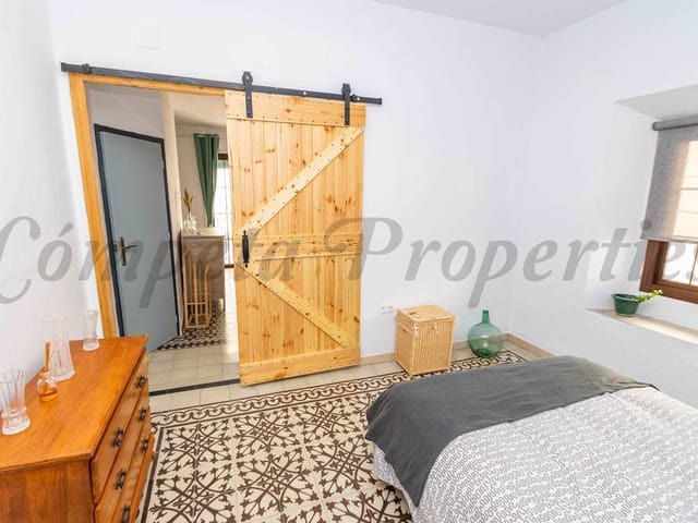 Image No.9-2 Bed Townhouse for sale