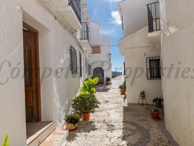 Image No.21-3 Bed Townhouse for sale