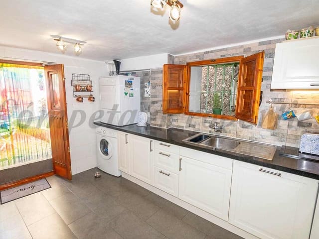 Image No.8-2 Bed Townhouse for sale