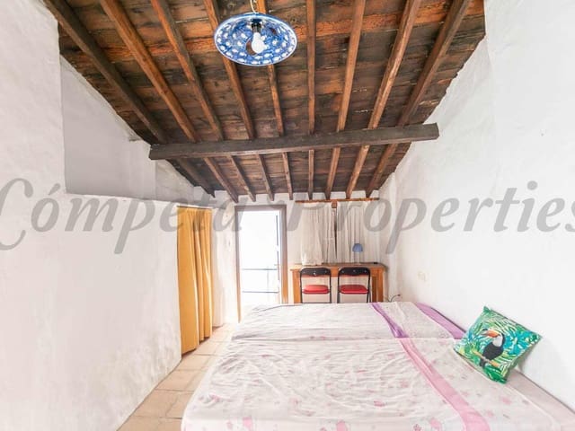 Image No.17-4 Bed Townhouse for sale