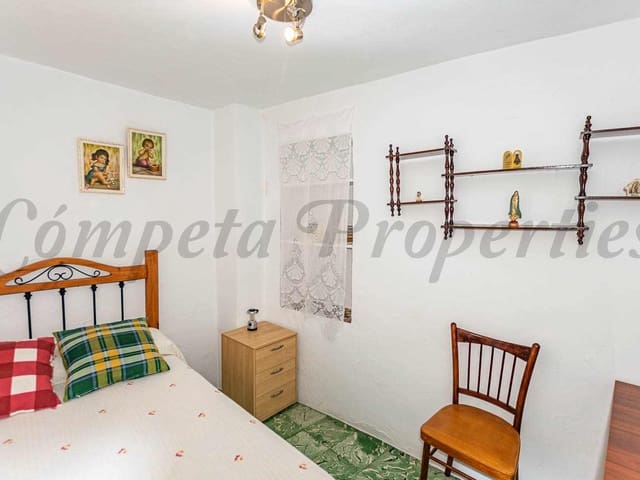 Image No.12-3 Bed Townhouse for sale