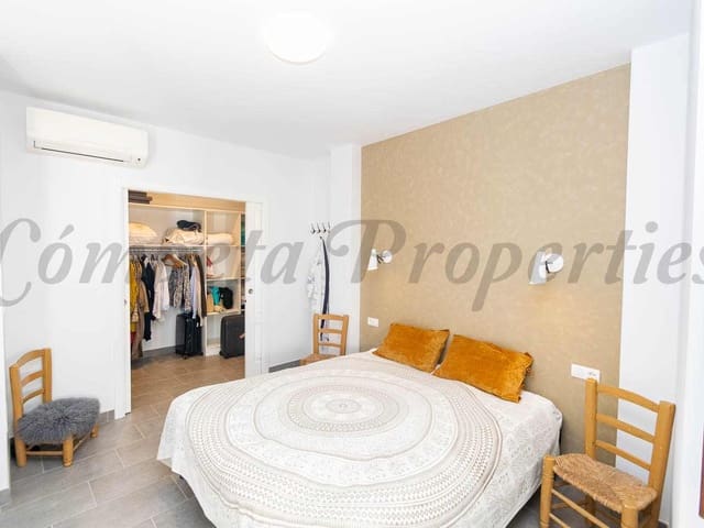 Image No.16-2 Bed Townhouse for sale