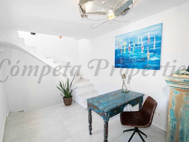 Image No.16-2 Bed Townhouse for sale