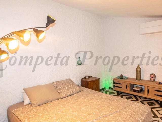 Image No.19-2 Bed Townhouse for sale