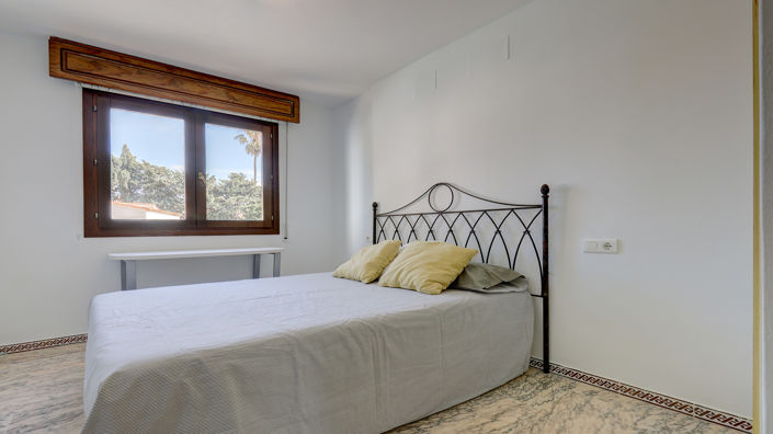 Image No.11-4 Bed Townhouse for sale