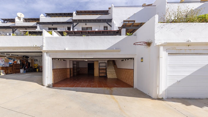 Image No.23-4 Bed Townhouse for sale