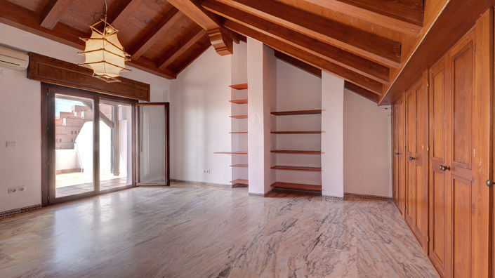 Image No.7-4 Bed Townhouse for sale