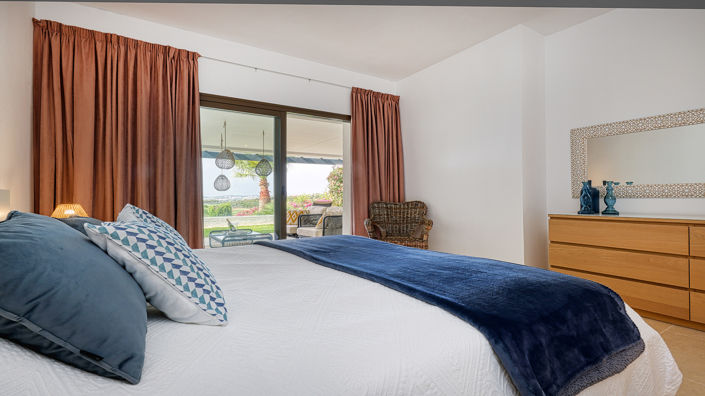 Image No.13-2 Bed Property for sale