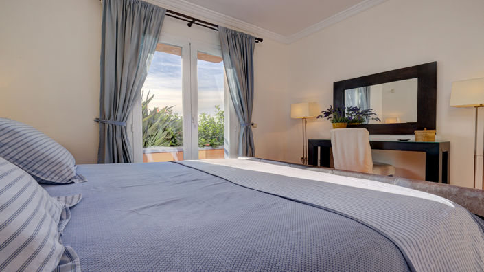 Image No.8-3 Bed Property for sale