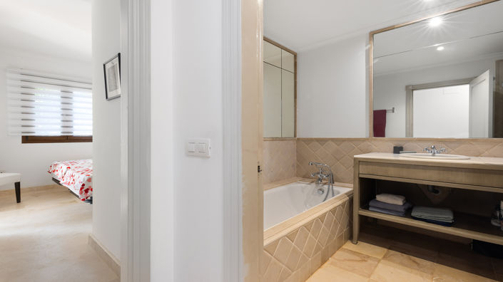 Image No.14-3 Bed Property for sale