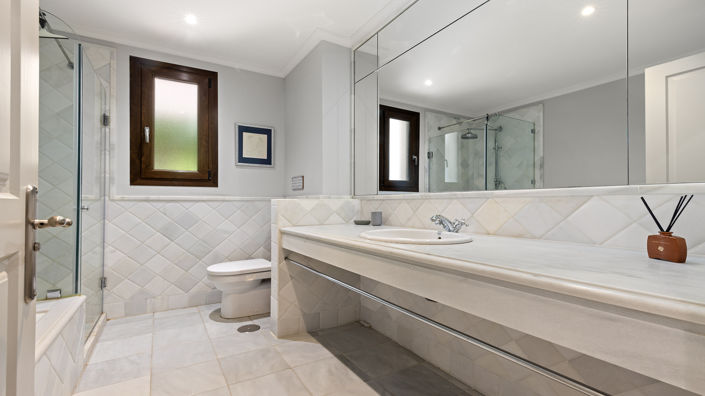 Image No.18-3 Bed Property for sale