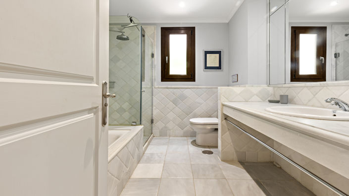 Image No.19-3 Bed Property for sale