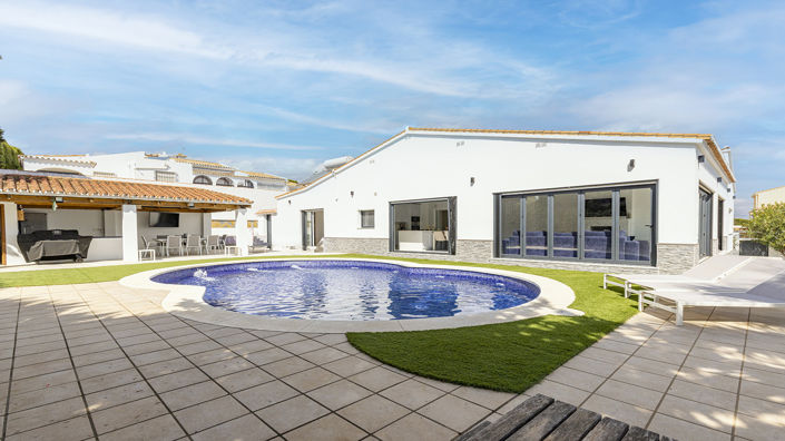 Image No.10-4 Bed Bungalow for sale