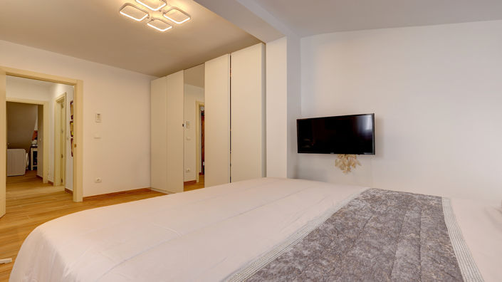 Image No.11-2 Bed House for sale