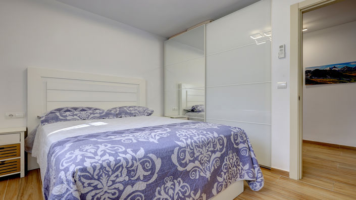 Image No.12-2 Bed House for sale