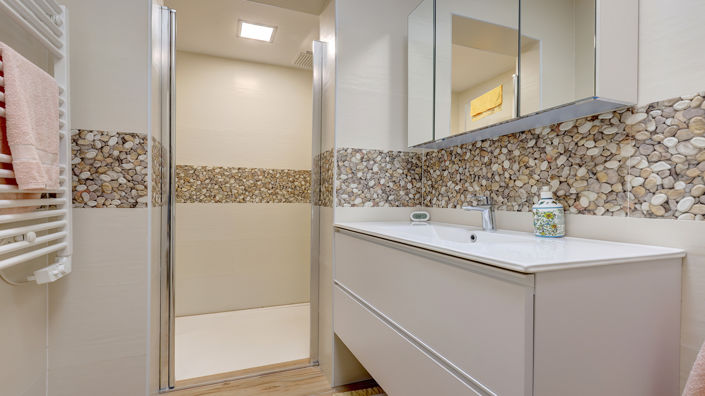 Image No.13-2 Bed House for sale