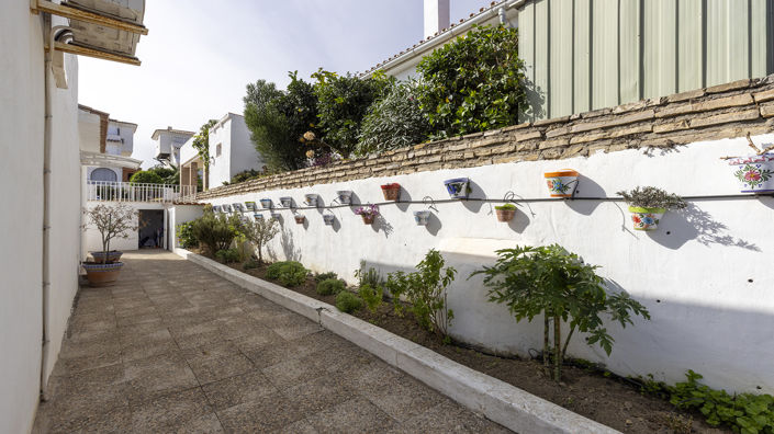 Image No.18-2 Bed House for sale