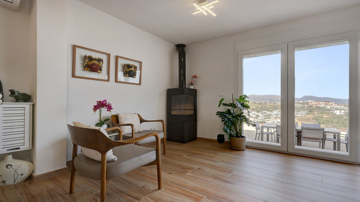 Image No.5-2 Bed House for sale