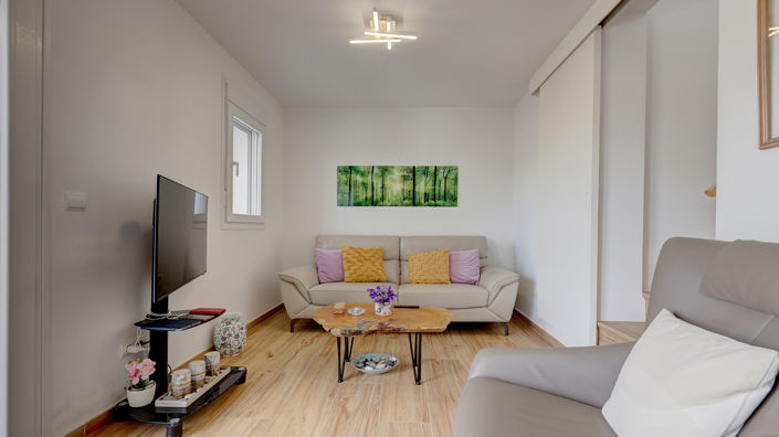 Image No.6-2 Bed House for sale