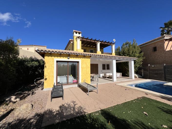 Image No.1-4 Bed Villa / Detached for sale