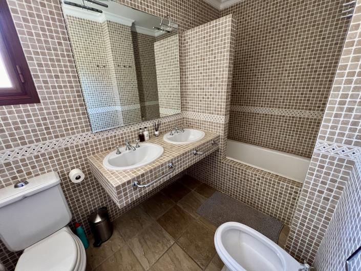 Image No.16-6 Bed Villa for sale