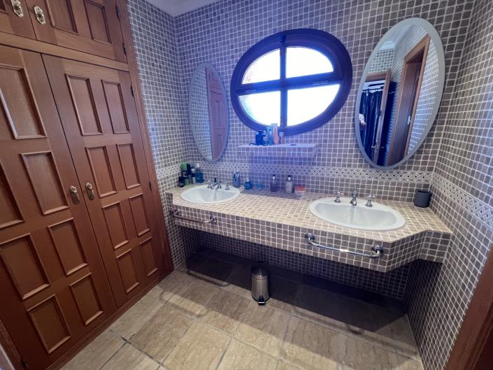 Image No.10-6 Bed Villa for sale