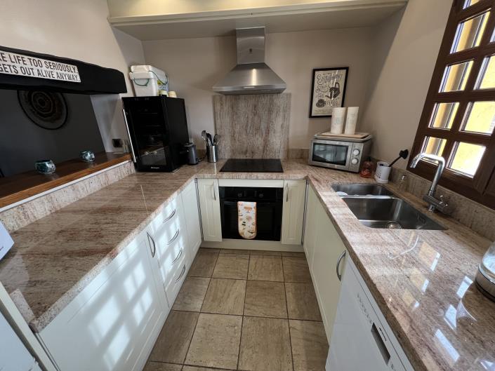 Image No.8-3 Bed Townhouse for sale