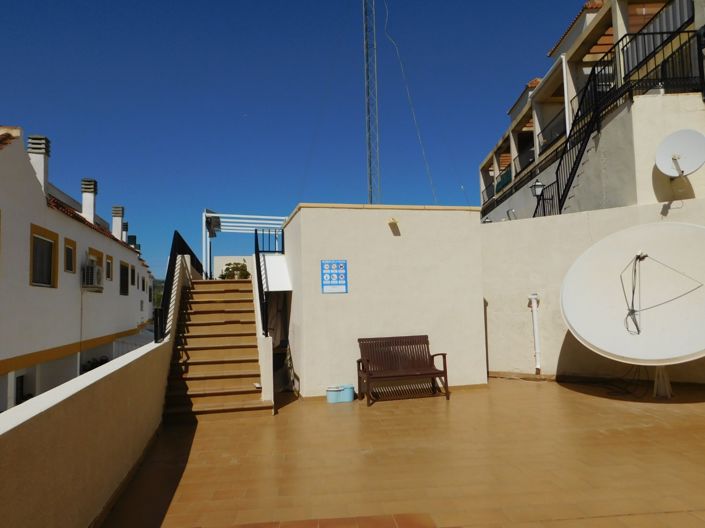 Image No.42-2 Bed Townhouse for sale