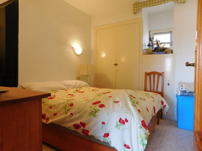 Image No.12-1 Bed Property for sale